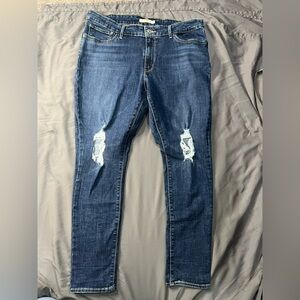 Women’s Levi 711 Skinny Jeans. Size 34. Distressed Dark Washed.
